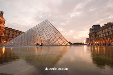 PIRÁMIDES DEL LOUVRE, FRANCIA - PARÍS - MUSÉE DU LOUVRE - IMÁGENES DE VIAJES