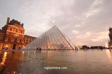 PIRÁMIDES DEL LOUVRE, FRANCIA - PARÍS - MUSÉE DU LOUVRE - IMÁGENES DE VIAJES