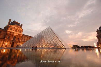 PIRÁMIDES DEL LOUVRE, FRANCIA - PARÍS - MUSÉE DU LOUVRE - IMÁGENES DE VIAJES