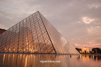 PIRÁMIDES DEL LOUVRE, FRANCIA - PARÍS - MUSÉE DU LOUVRE - IMÁGENES DE VIAJES