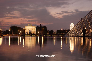 PIRÁMIDES DEL LOUVRE, FRANCIA - PARÍS - MUSÉE DU LOUVRE - IMÁGENES DE VIAJES