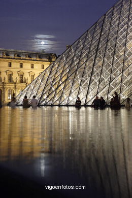 LOUVRE MUSEUM - PARIS, FRANCE - MUSÉE DU LOUVRE -  IMAGES - PICS & TRAVELS - INFO