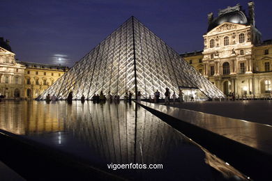 PIRÁMIDES DEL LOUVRE, FRANCIA - PARÍS - MUSÉE DU LOUVRE - IMÁGENES DE VIAJES