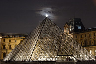 LOUVRE MUSEUM - PARIS, FRANCE - MUSÉE DU LOUVRE -  IMAGES - PICS & TRAVELS - INFO