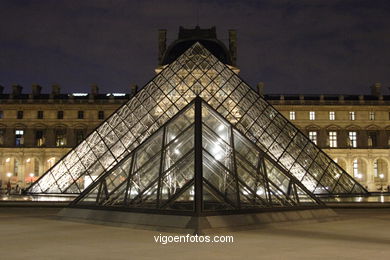 PIRÁMIDES DEL LOUVRE, FRANCIA - PARÍS - MUSÉE DU LOUVRE - IMÁGENES DE VIAJES