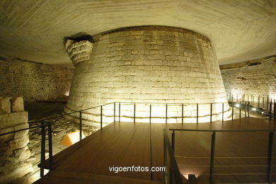 MUSEO LOUVRE - PARÍS, FRANCIA - INTERIORES - MUSÉE DU LOUVRE - IMÁGENES DE VIAJES