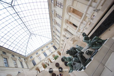 MUSEO LOUVRE - PARÍS, FRANCIA - INTERIORES - MUSÉE DU LOUVRE - IMÁGENES DE VIAJES