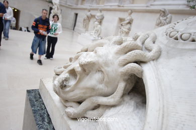 MUSEO LOUVRE - PARÍS, FRANCIA - INTERIORES - MUSÉE DU LOUVRE - IMÁGENES DE VIAJES