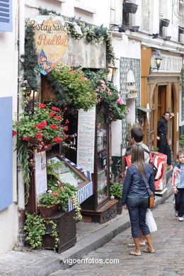 MONTMARTRE ARTITS IN PARIS, FRANCE -  IMAGES - PICS & TRAVELS - INFO