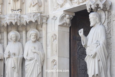 CATHEDRAL DE NOTRE-DAME PARIS, FRANCE - GARGOYLES - IMAGES - PICS & TRAVELS - INFO