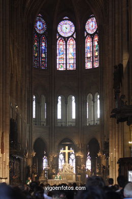 CATHEDRAL DE NOTRE-DAME PARIS, FRANCE - GARGOYLES - IMAGES - PICS & TRAVELS - INFO