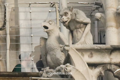 GÁRGOLAS DE LA CATEDRAL DE NOTRE-DAME PARIS, FRANCIA - GARGOLAS - IMÁGENES DE VIAJES