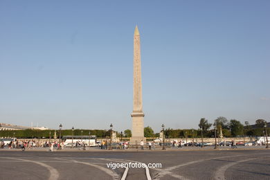 PLACE DE LA CONCORDE - PARIS, FRANCE - SQUARE - IMAGES - PICS & TRAVELS - INFO