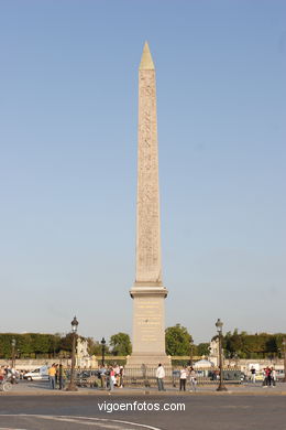 PLACE DE LA CONCORDE - PARIS, FRANCE - SQUARE - IMAGES - PICS & TRAVELS - INFO