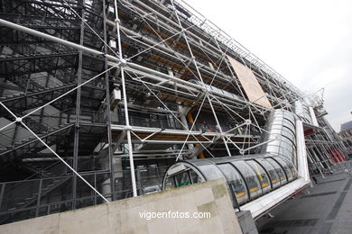 MUSEO POMPIDOU - PARIS, FRANCIA - CENTRO GEORGES POMPIDOU - IMÁGENES DE VIAJES