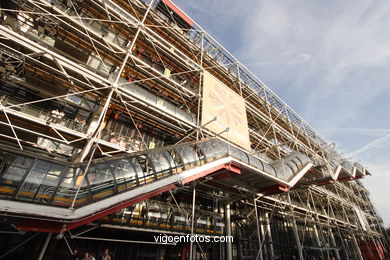 MUSEO POMPIDOU - PARIS, FRANCIA - CENTRO GEORGES POMPIDOU - IMÁGENES DE VIAJES