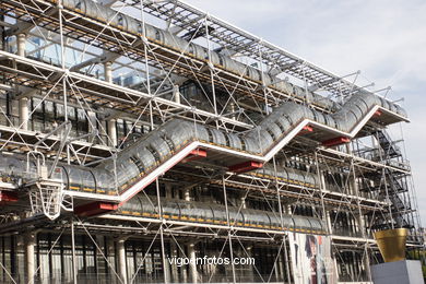 MUSEO POMPIDOU - PARIS, FRANCIA - CENTRO GEORGES POMPIDOU - IMÁGENES DE VIAJES