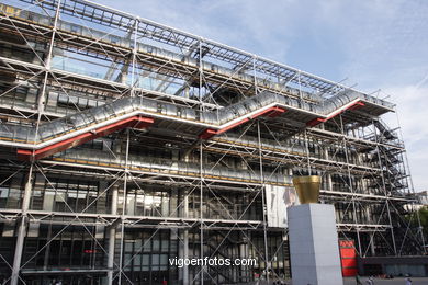 MUSEO POMPIDOU - PARIS, FRANCIA - CENTRO GEORGES POMPIDOU - IMÁGENES DE VIAJES