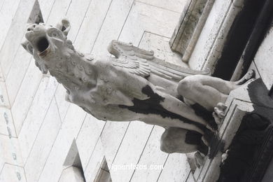 GARGOYLES OF THE BASILIQUE DU SACRÉ-COEUR PARIS, FRANCE - IMAGES - PICS & TRAVELS - INFO