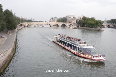 SEINE RIVER CRUISE - PARIS, FRANCE - IMAGES - PICS & TRAVELS - INFO