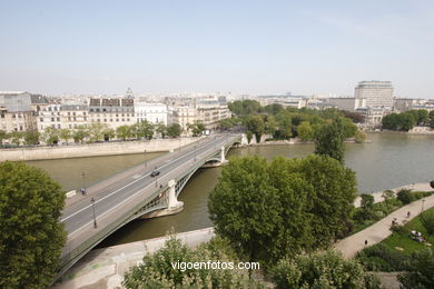 SEINE RIVER CRUISE - PARIS, FRANCE - IMAGES - PICS & TRAVELS - INFO