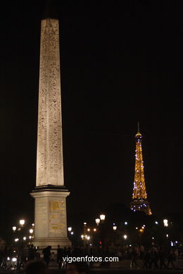 TORRE EIFFEL - TOUR - PARIS, FRANCIA - ILUMINADA, NOCTURNA -  IMÁGENES DE VIAJES