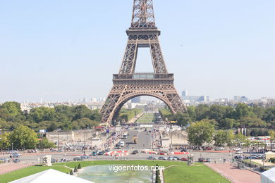 TORRE EIFFEL - TOUR - PARIS, FRANCIA - ILUMINADA, NOCTURNA -  IMÁGENES DE VIAJES