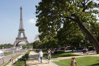 TORRE EIFFEL - TOUR - PARIS, FRANCIA - ILUMINADA, NOCTURNA -  IMÁGENES DE VIAJES