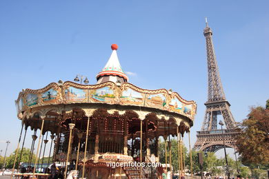 TORRE EIFFEL - TOUR - PARIS, FRANCIA - ILUMINADA, NOCTURNA -  IMÁGENES DE VIAJES