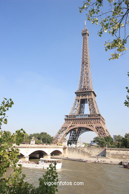 TORRE EIFFEL - TOUR - PARIS, FRANCIA - ILUMINADA, NOCTURNA -  IMÁGENES DE VIAJES