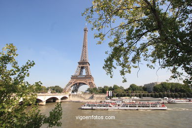 TORRE EIFFEL - TOUR - PARIS, FRANCIA - ILUMINADA, NOCTURNA -  IMÁGENES DE VIAJES