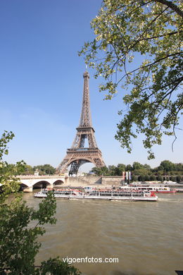 TORRE EIFFEL - TOUR - PARIS, FRANCIA - ILUMINADA, NOCTURNA -  IMÁGENES DE VIAJES