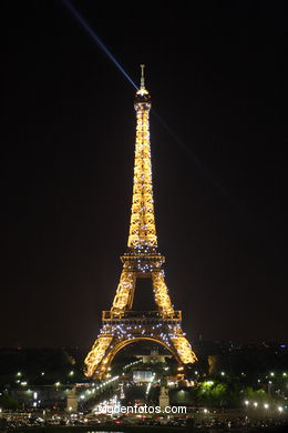 EIFFEL TOWER - TOUR - PARIS, FRANCE - ILLUMINATED, AT NIGHT -  IMAGES - PICS & TRAVELS