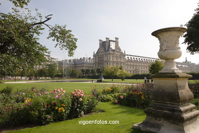 TUILERIES GARDEN - PARIS, FRANCE - JARDIN DU CARROUSEL - IMAGES - PICS & TRAVELS - INFO