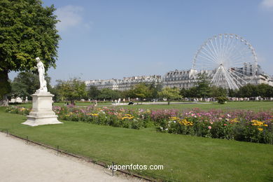 TUILERIES GARDEN - PARIS, FRANCE - JARDIN DU CARROUSEL - IMAGES - PICS & TRAVELS - INFO