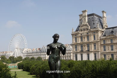 TUILERIES GARDEN - PARIS, FRANCE - JARDIN DU CARROUSEL - IMAGES - PICS & TRAVELS - INFO