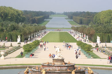 GARDENS OF VERSAILLES - PARIS, FRANCE -  IMAGES - PICS & TRAVELS - INFO