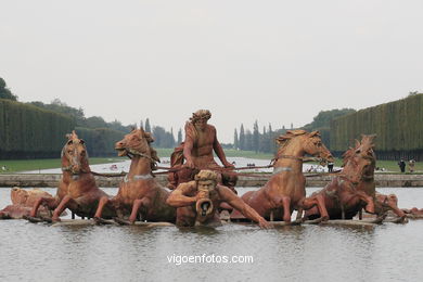 GARDENS OF VERSAILLES - PARIS, FRANCE -  IMAGES - PICS & TRAVELS - INFO