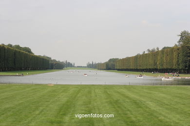 GARDENS OF VERSAILLES - PARIS, FRANCE -  IMAGES - PICS & TRAVELS - INFO