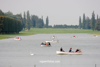 GARDENS OF VERSAILLES - PARIS, FRANCE -  IMAGES - PICS & TRAVELS - INFO