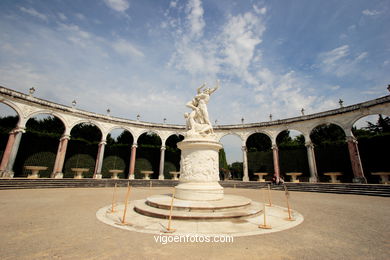 GARDENS OF VERSAILLES - PARIS, FRANCE -  IMAGES - PICS & TRAVELS - INFO