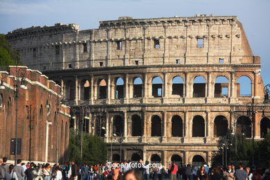 Coliseo Romano - Exteriores (70 d.C.). 