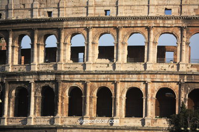 Coliseo Romano - Exteriores (70 d.C.). 