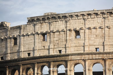 Coliseo Romano - Exteriores (70 d.C.). 