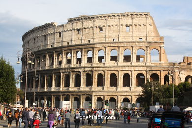 Coliseo Romano - Exteriores (70 d.C.). 