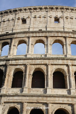 Coliseo Romano - Exteriores (70 d.C.). 