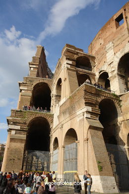 Coliseo Romano - Exteriores (70 d.C.). 