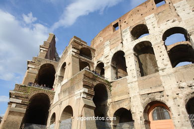 Coliseo Romano - Exteriores (70 d.C.). 