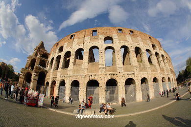 Coliseo Romano - Exteriores (70 d.C.). 