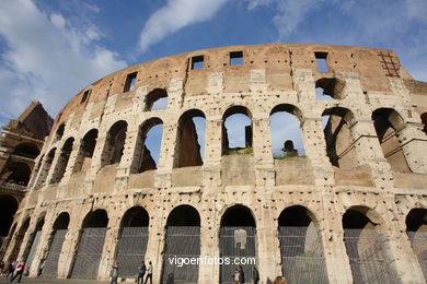 Coliseo Romano - Exteriores (70 d.C.). 